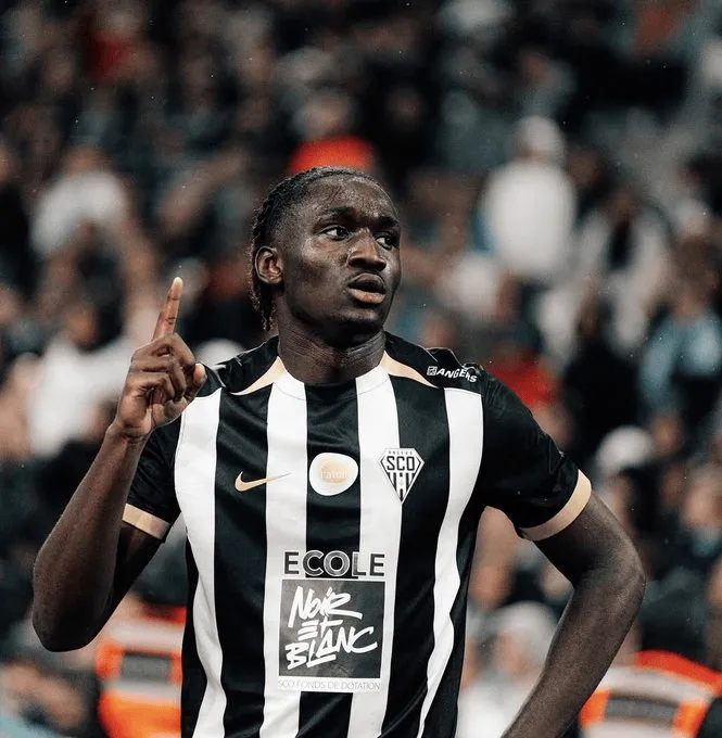 云开体育-水晶宫400万租借费+1200万买断报价谢里夫，昂热要3000万欧