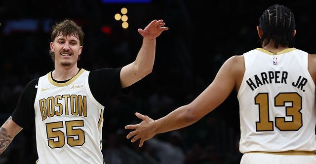 kaiyun-绿军三名球员同场创生涯得分新高 为队史首次